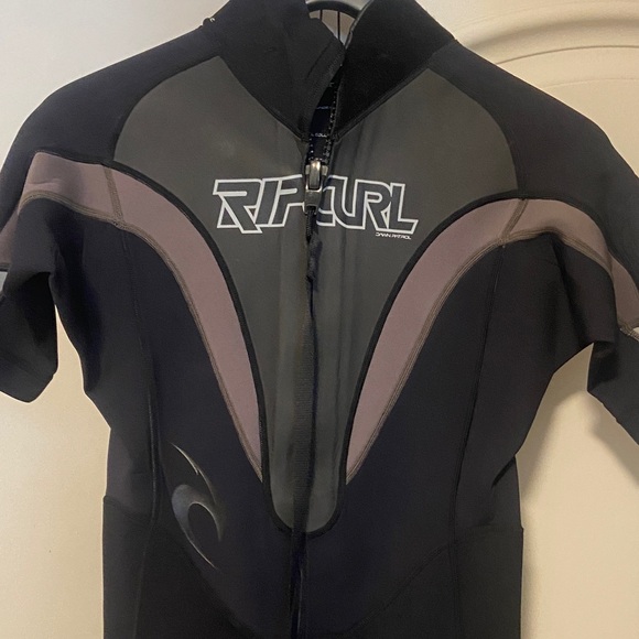 Rip Curl Mens Black and Gray Rashguard - Picture 1 of 6